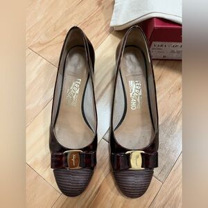 EUC Ferragamo Vara Cap Toe - Tortoise shell w/ Gold hw